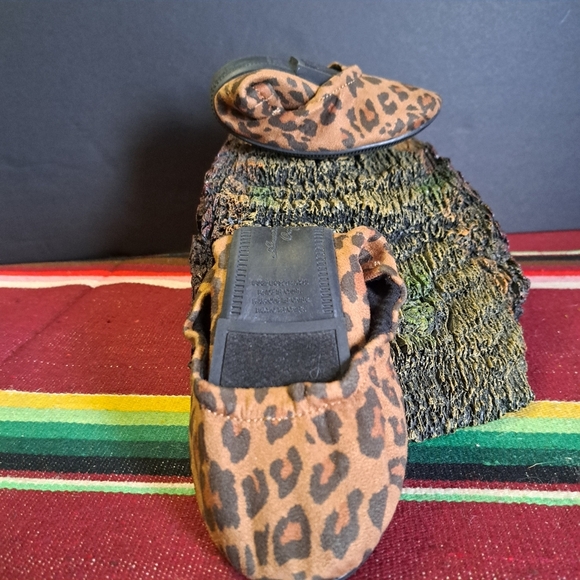 American Eagle Women's 8.5 Leopard Print Flats - Picture 6 of 7